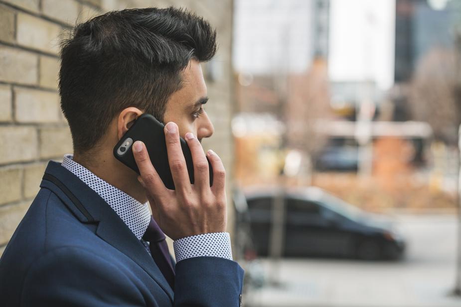 man-talking-on-cellphone_925x
